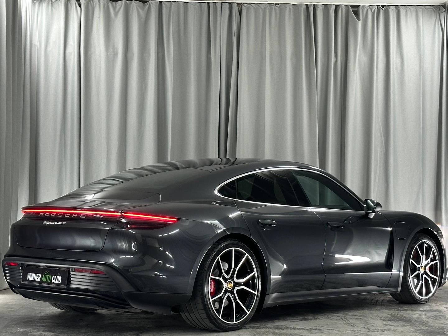 Porsche Taycan 2023 — photo 2