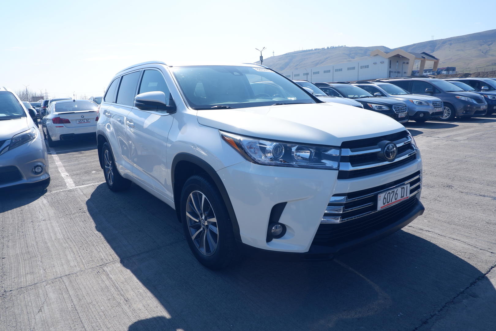 Toyota Highlander 2018 — photo 2