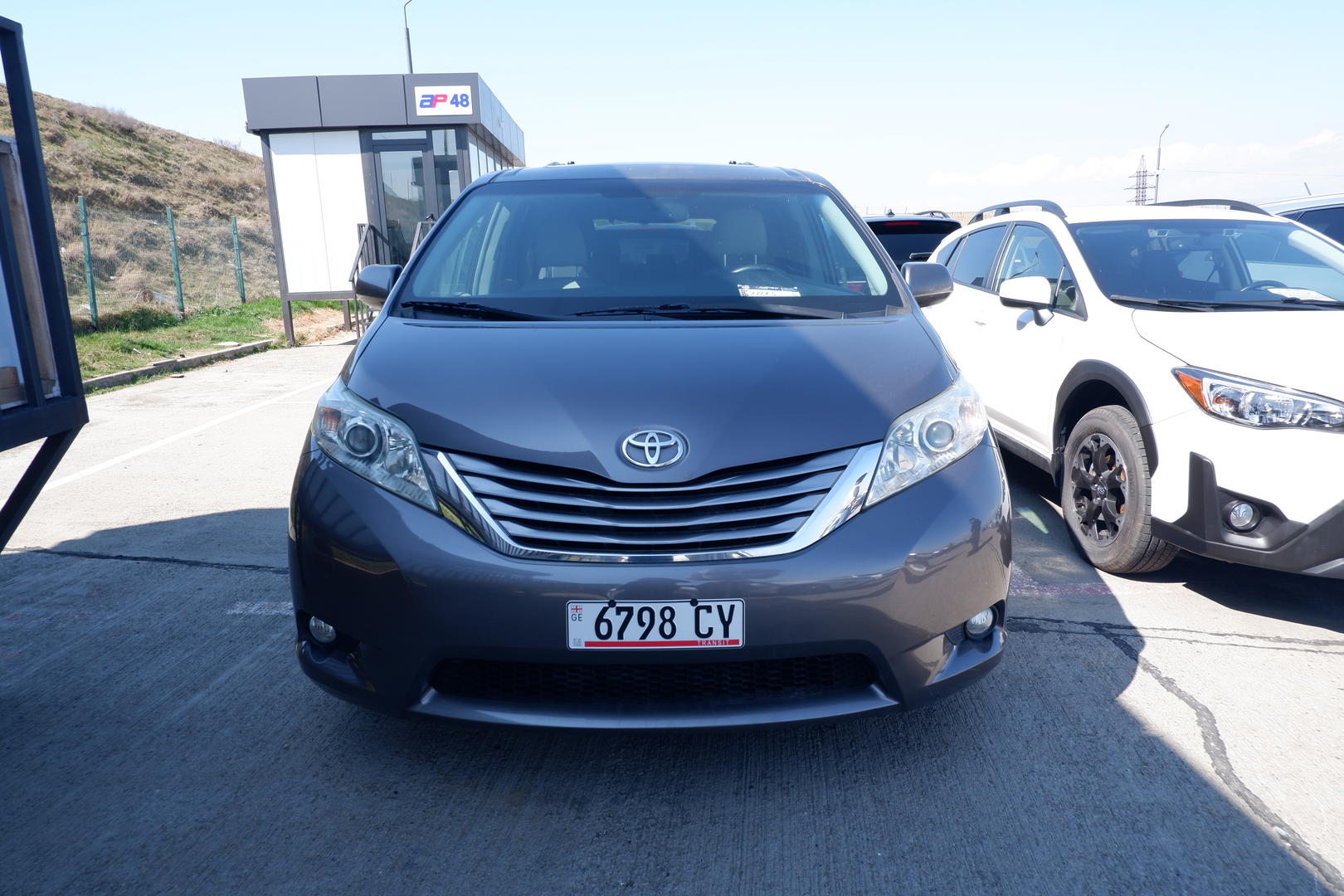 Toyota Sienna 2015 — photo 2
