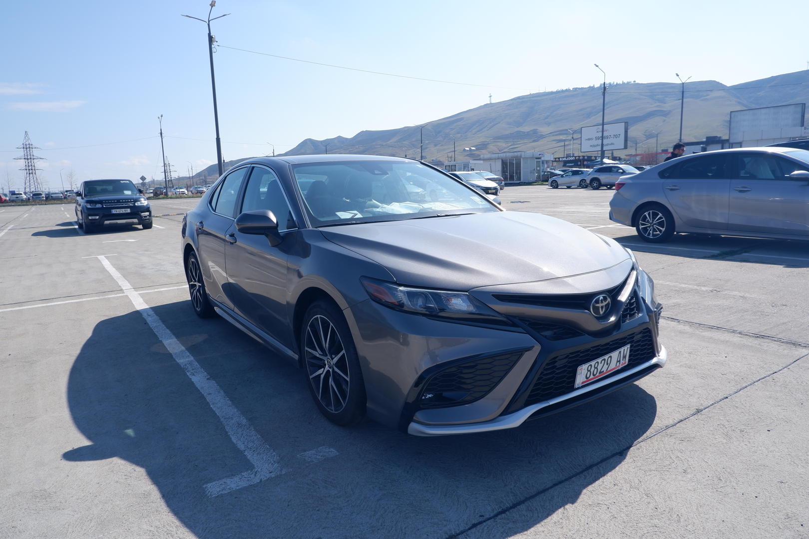 Toyota Camry 2021 — photo 2