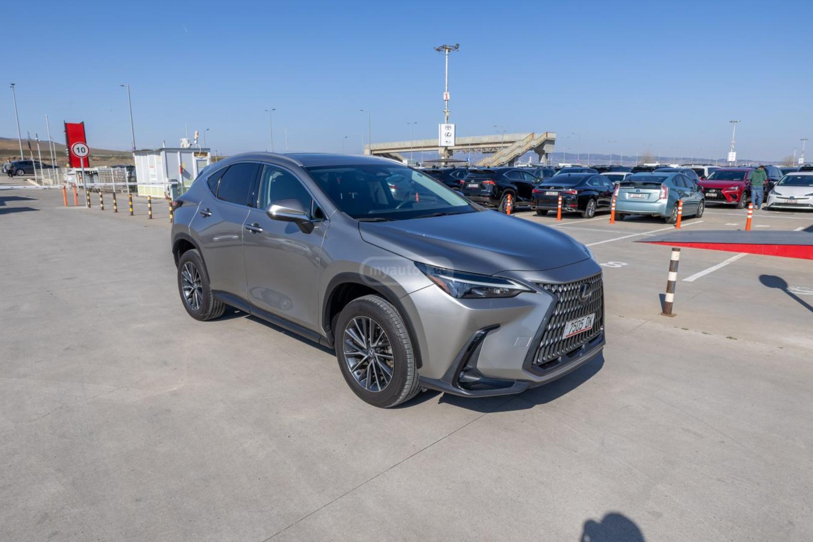 Lexus NX 350 2023 — photo 2