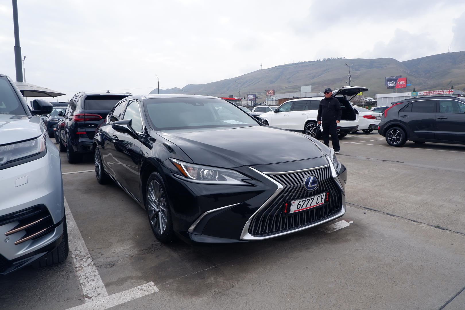Lexus ES 300 2019 — photo 2