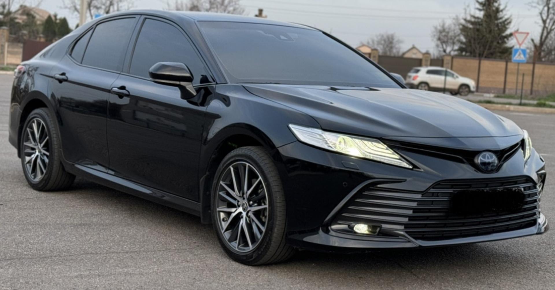 Toyota Camry 2023 — photo 2