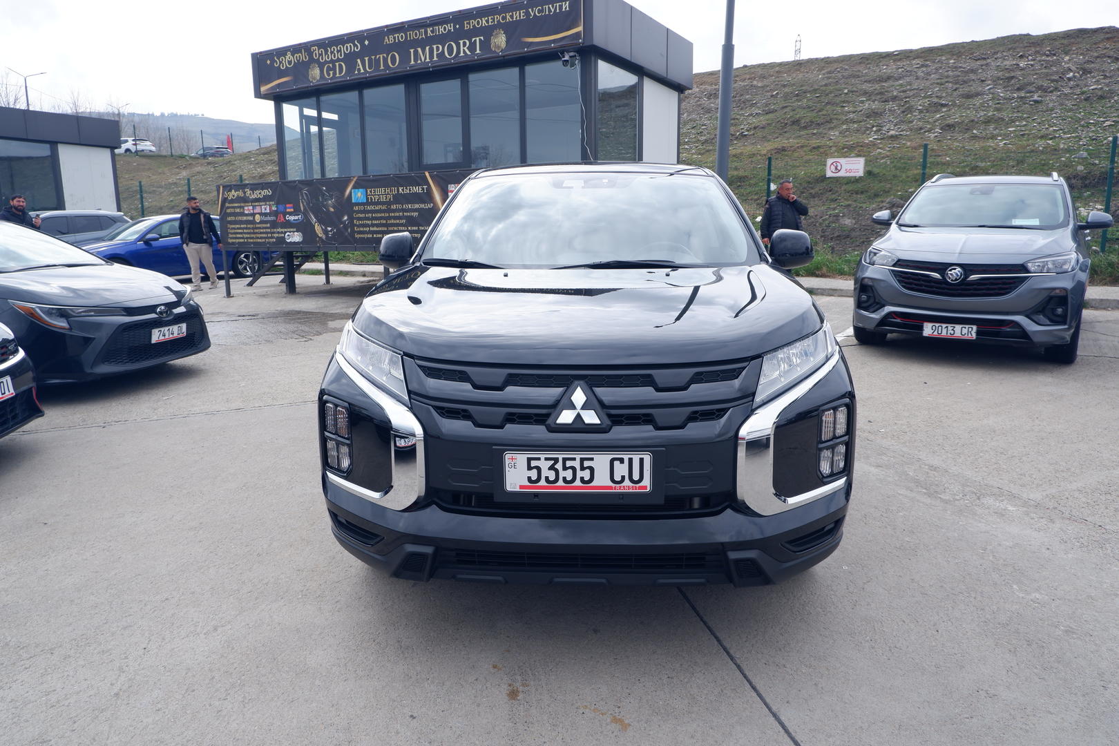 Mitsubishi Outlander Sport 2023 — photo 2