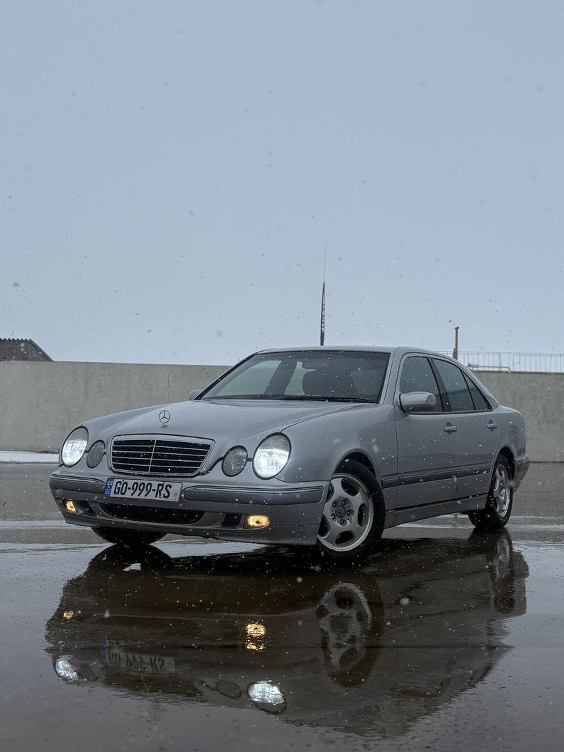Mercedes-Benz E 320