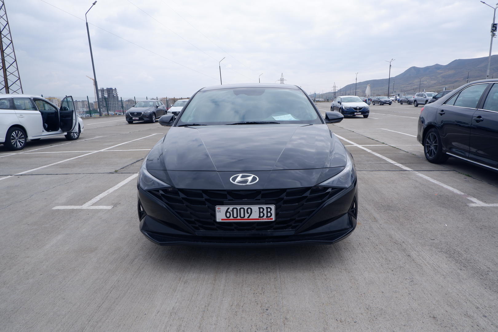 Hyundai Elantra 2023 — photo 2