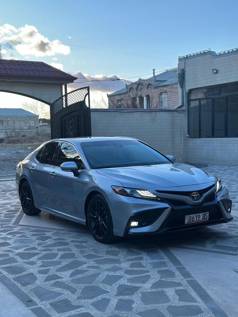 Toyota Camry 2023 — photo 2