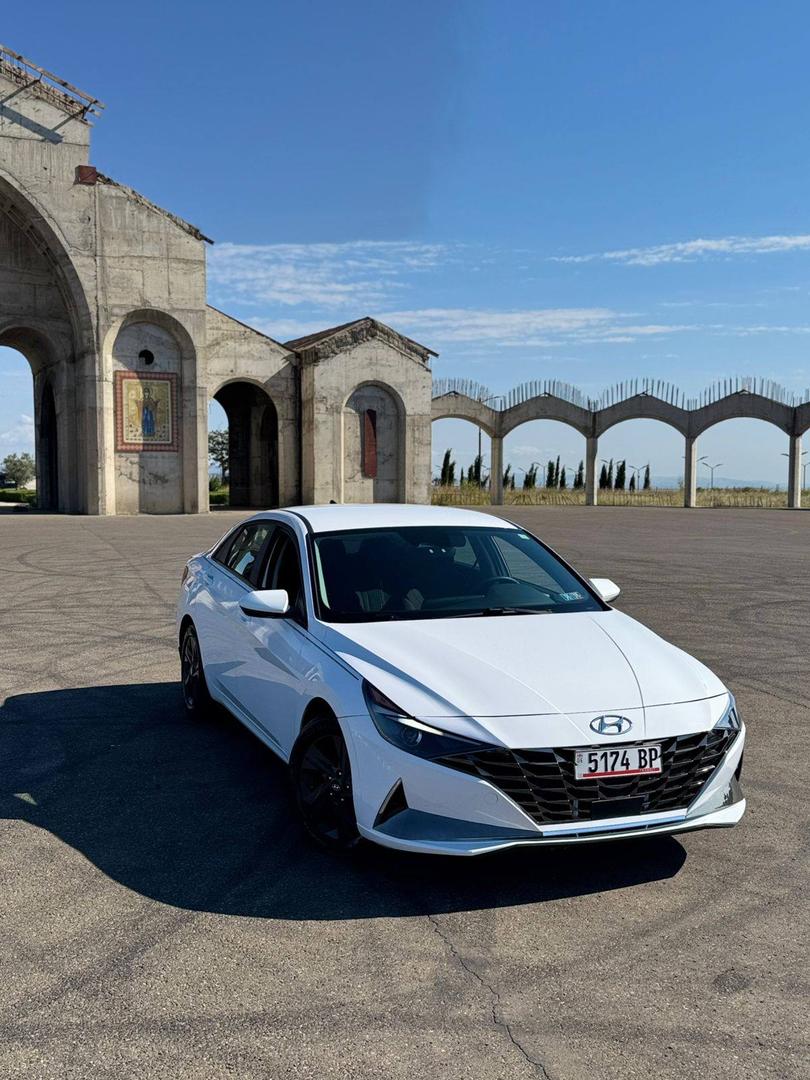 Hyundai Elantra 2022 — photo 2