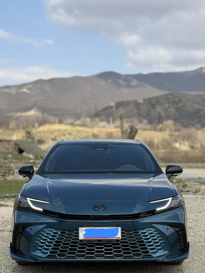 Toyota Camry 2025 — photo 2