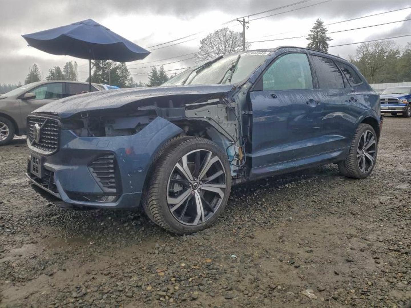 Volvo XC 60 2023 — photo 2