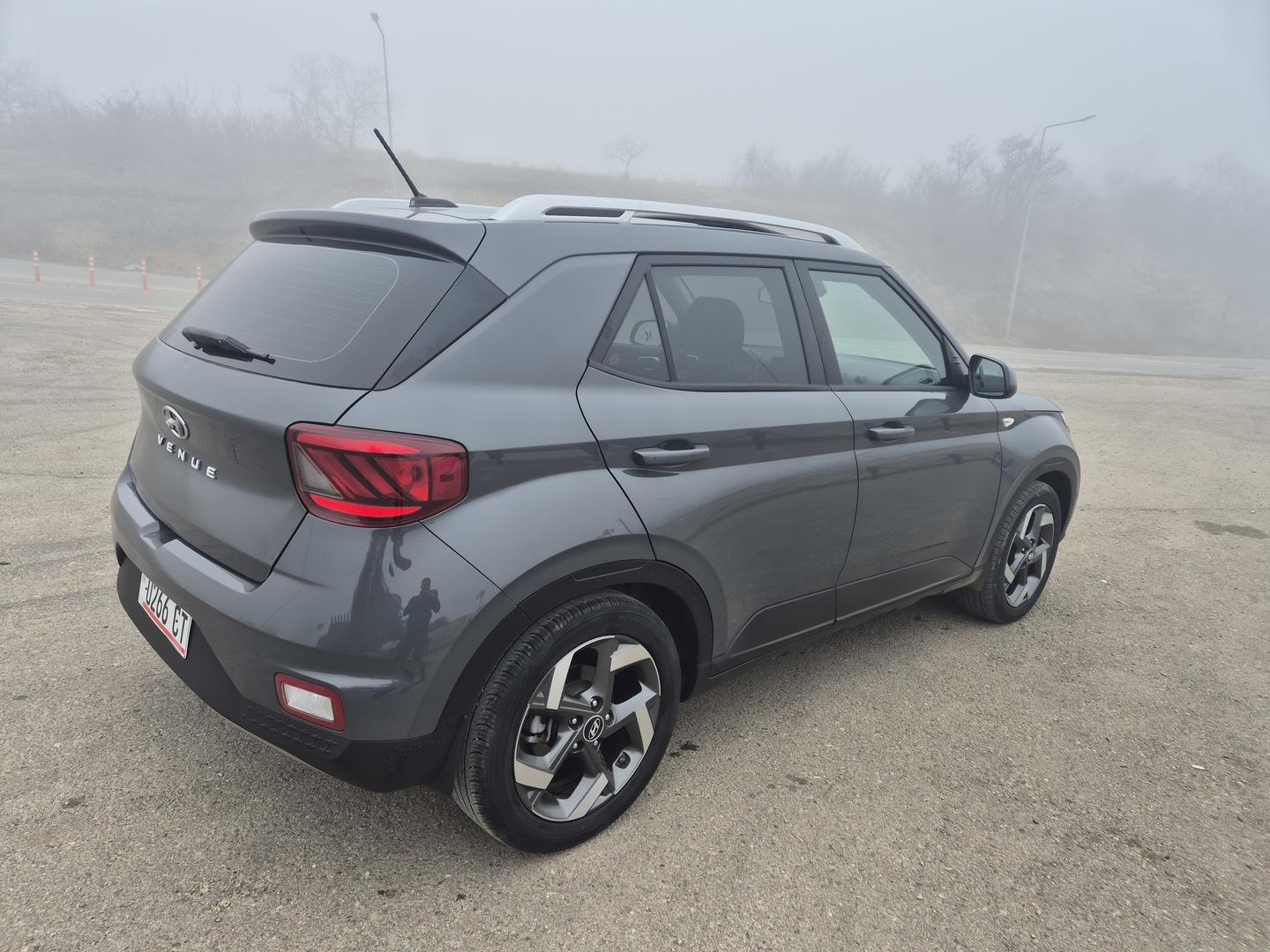 Hyundai Venue 2023 — photo 2
