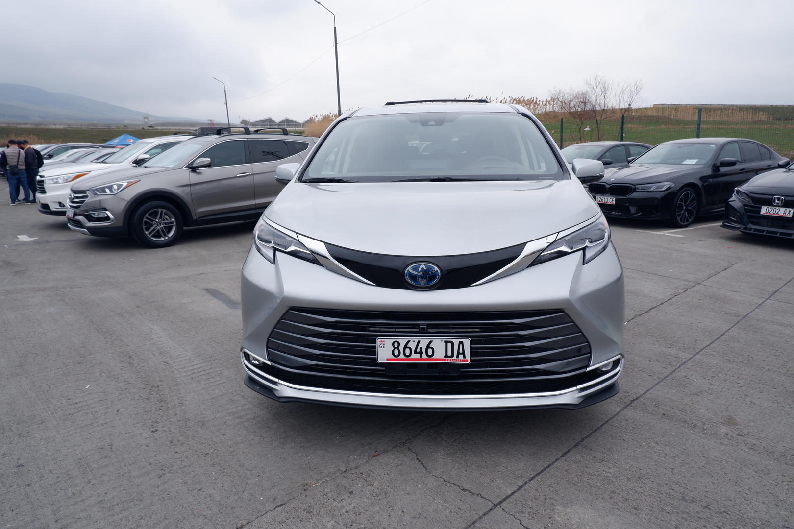 Toyota Sienna 2022 — photo 2