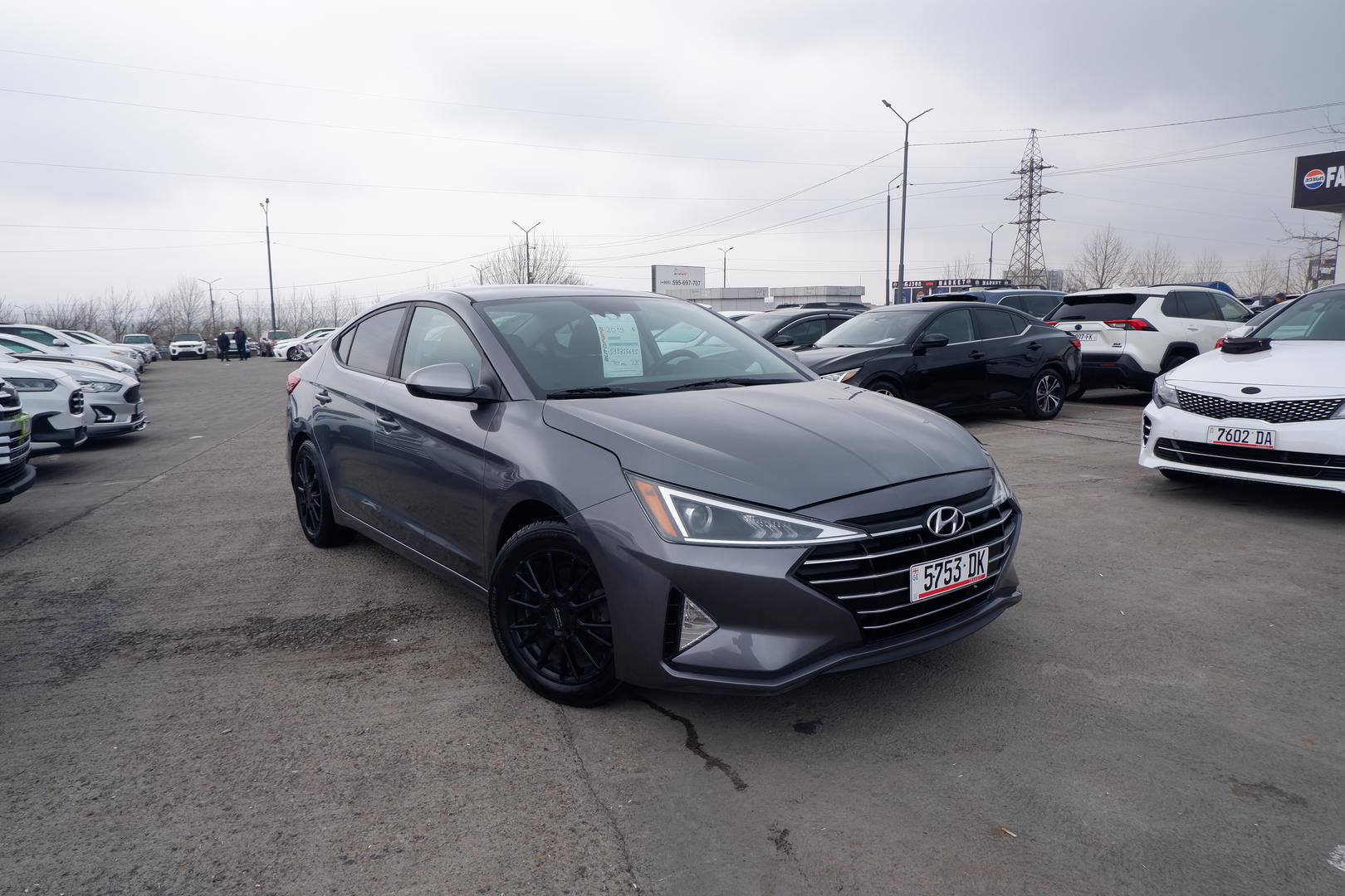 Hyundai Elantra 2019 — photo 2