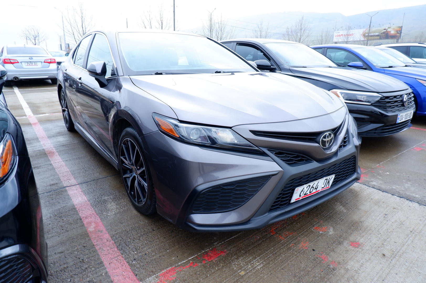 Toyota Camry 2021 — photo 2