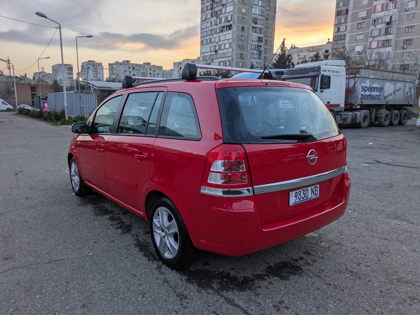 Opel Zafira 2014 — photo 2