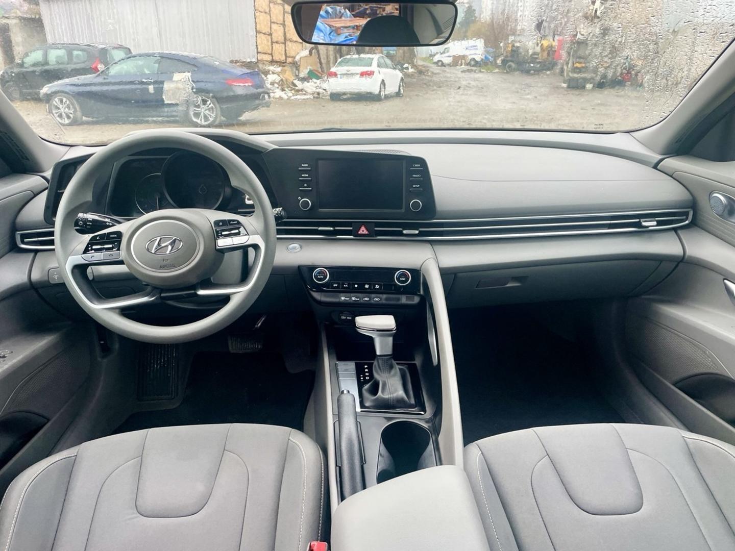 Hyundai Elantra 2022 — photo 2