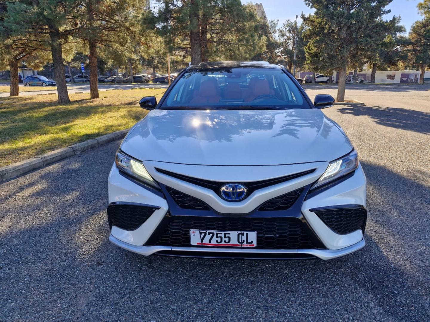 Toyota Camry 2021 — photo 2