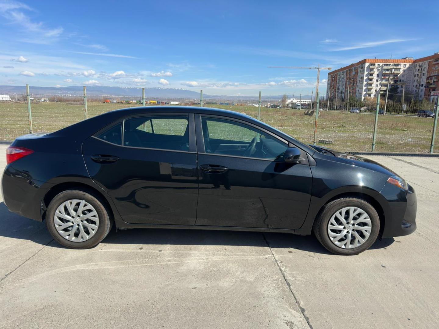 Toyota Corolla 2018 — photo 2