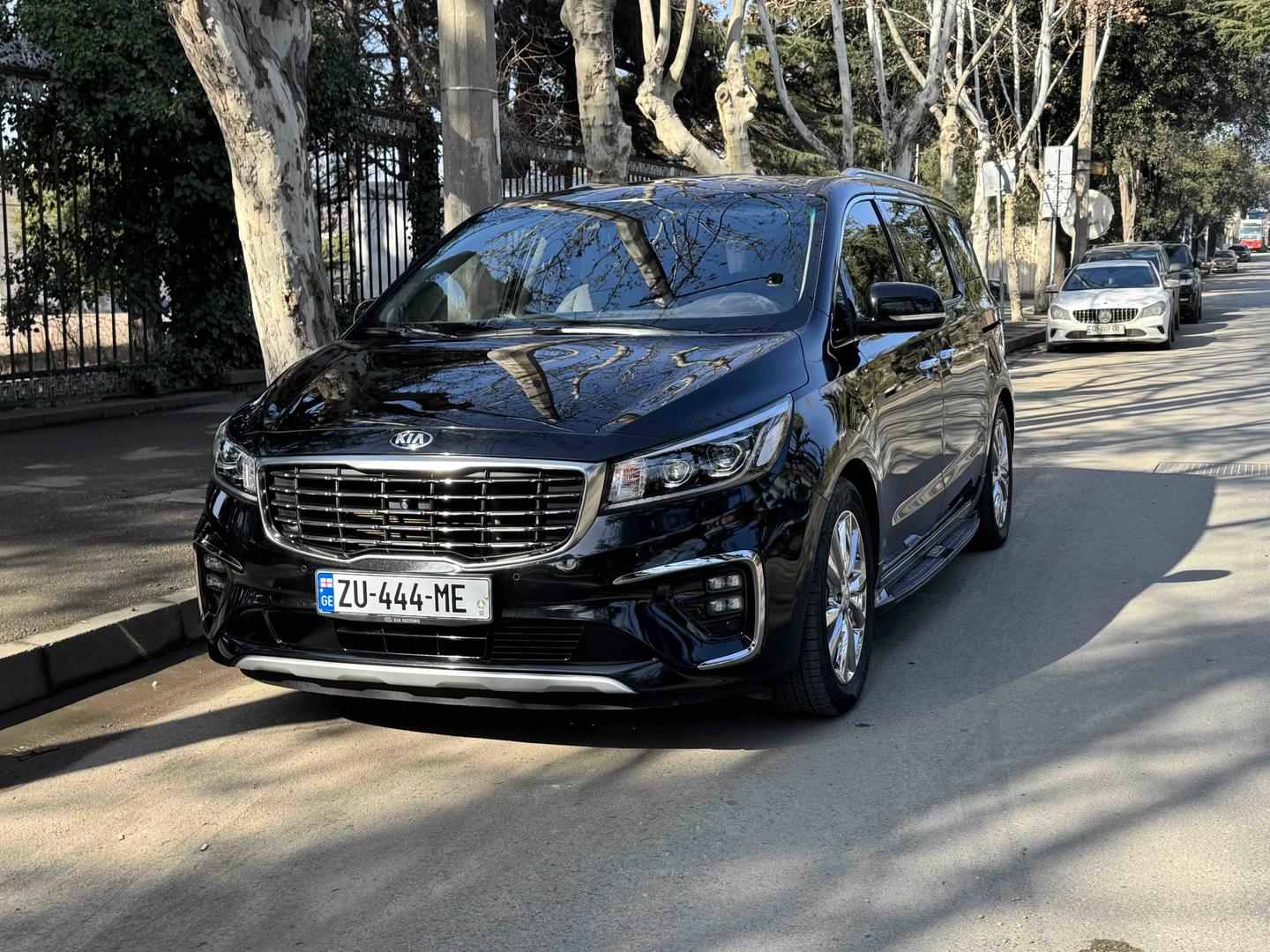 Kia Carnival 2019 — photo 2