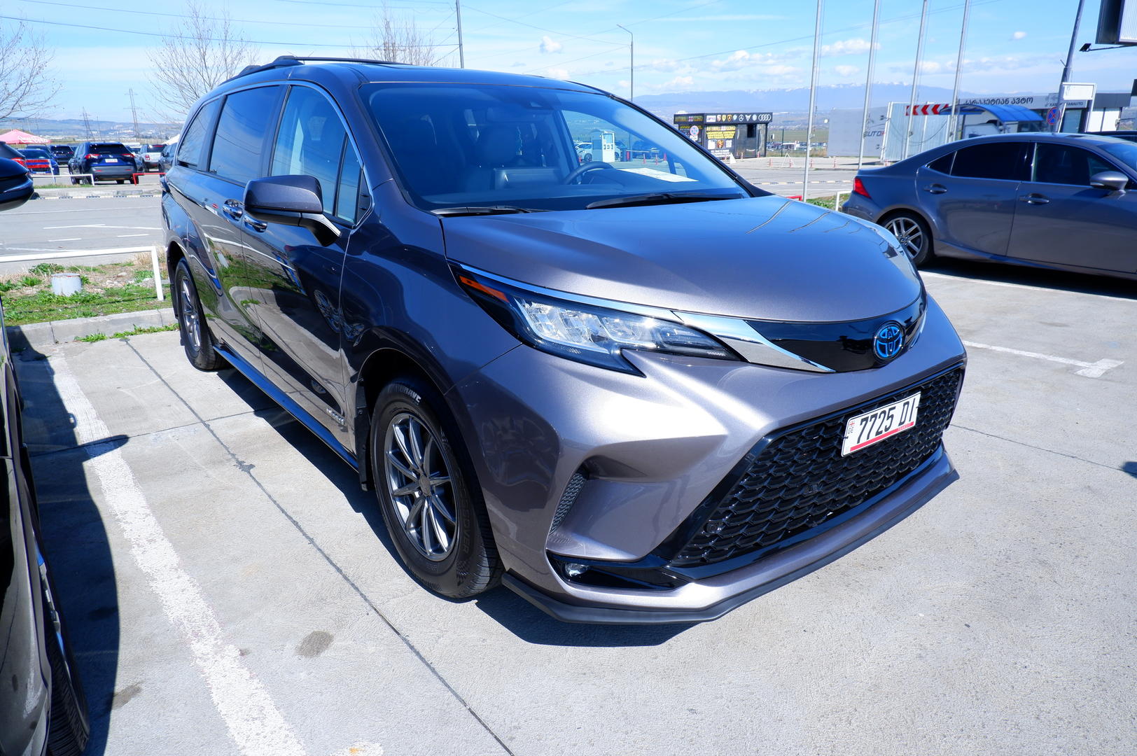 Toyota Sienna 2021 — photo 2