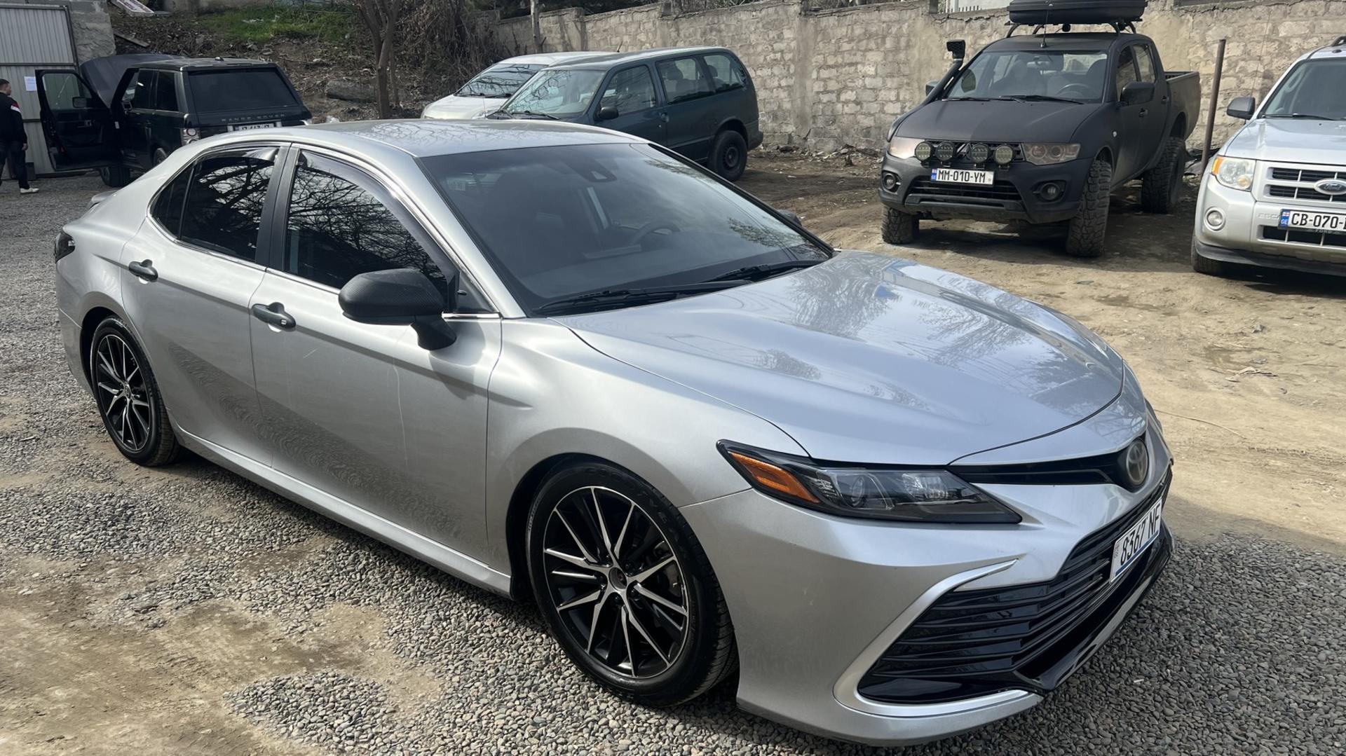 Toyota Camry 2021 — photo 2