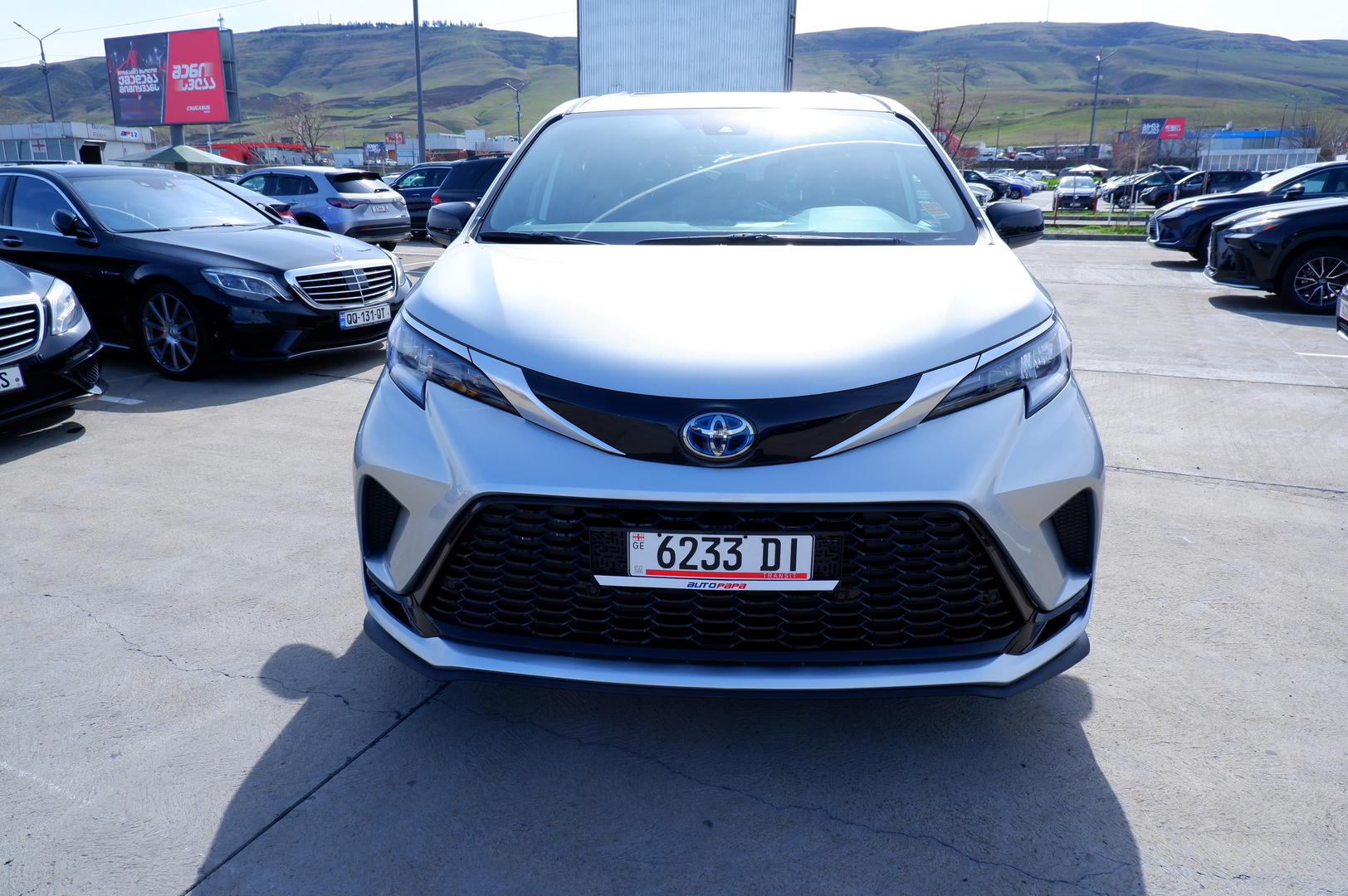 Toyota Sienna 2022 — photo 2