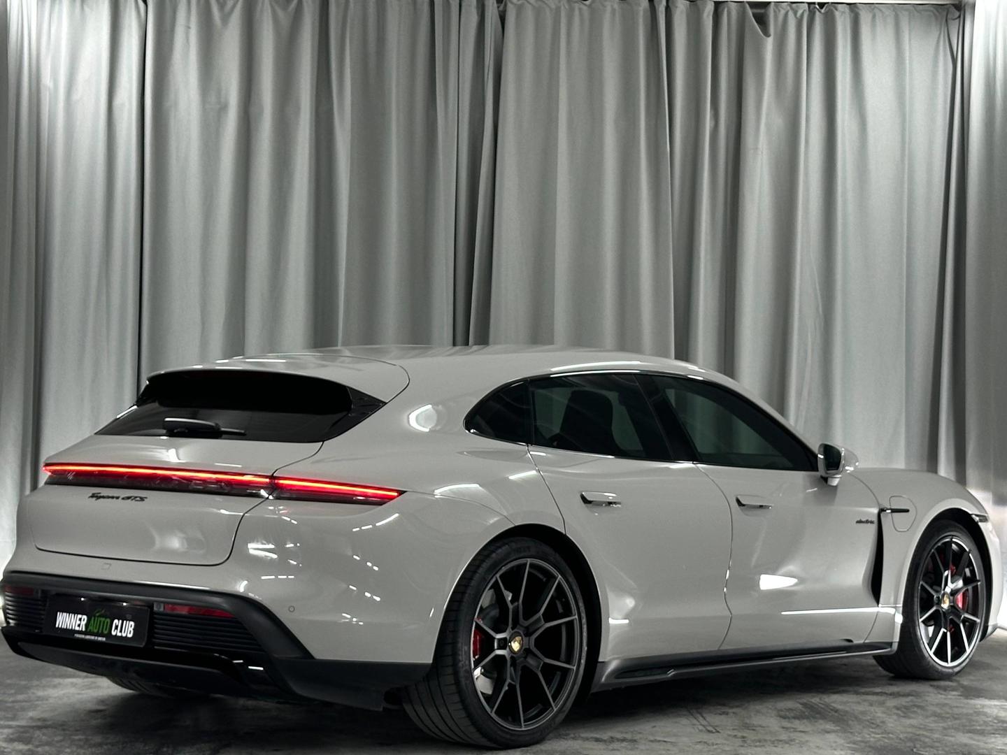 Porsche Taycan 2022 — photo 2