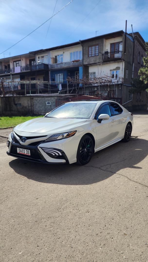 Toyota Camry 2023 — photo 2