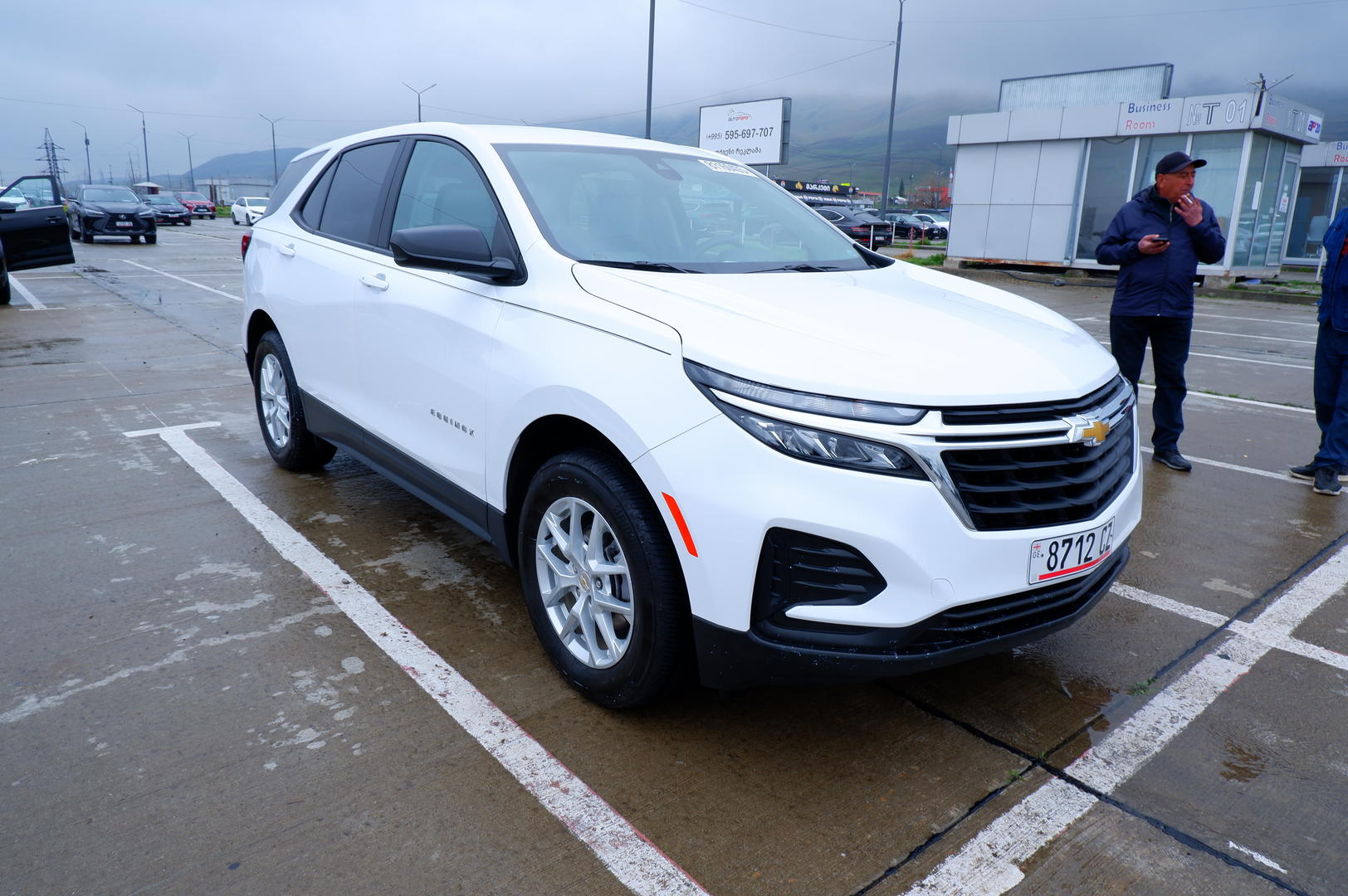 Chevrolet Equinox 2023 — photo 2