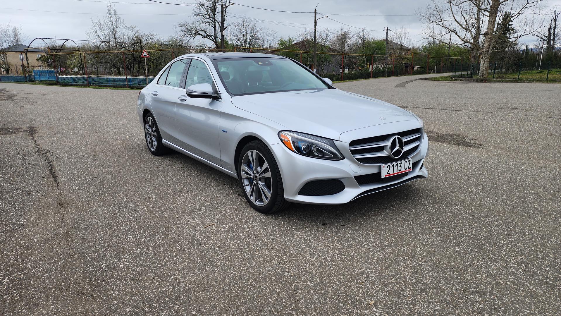 Mercedes-Benz C 300 2018 — photo 2