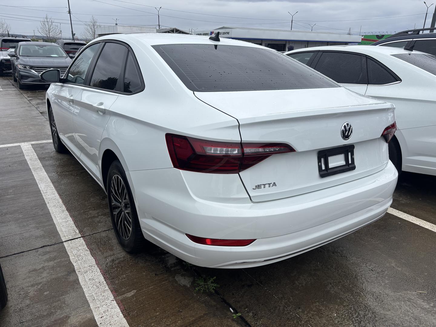 Volkswagen Jetta 2021 — photo 2