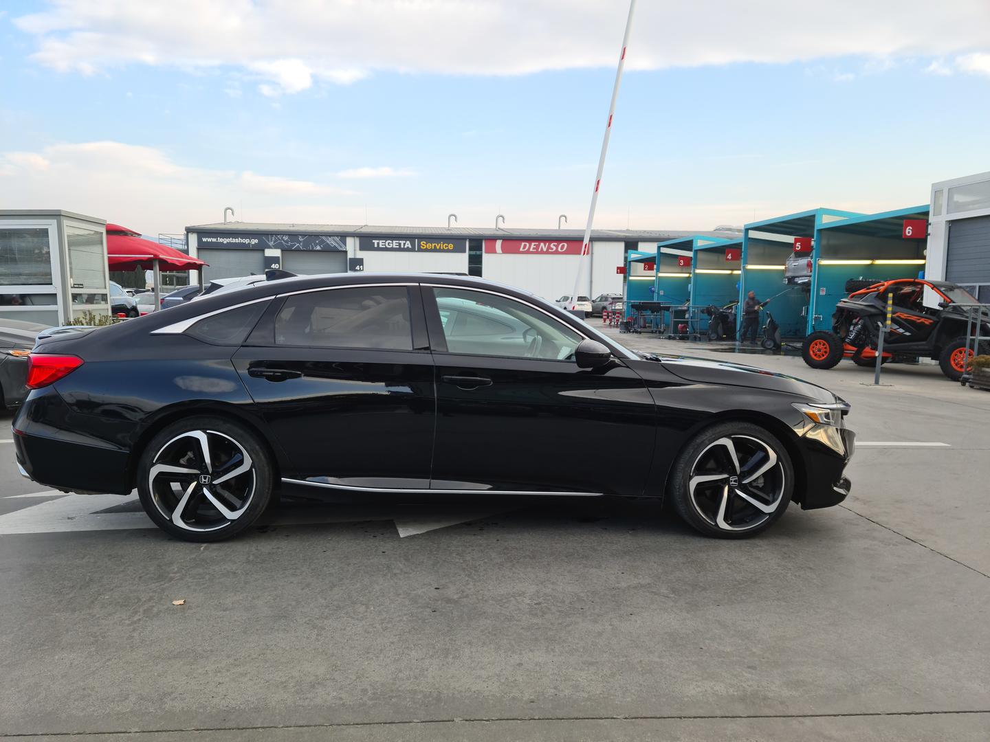 Honda Accord 2022 — photo 2