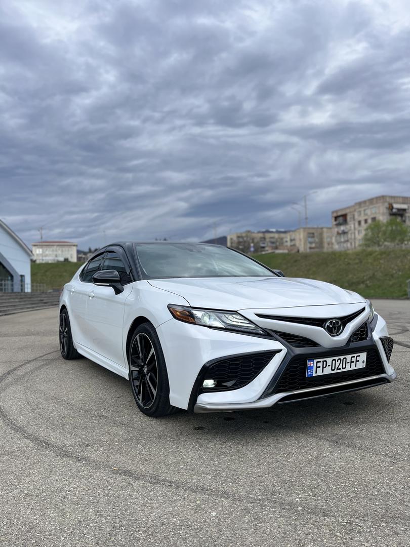 Toyota Camry 2019 — photo 2