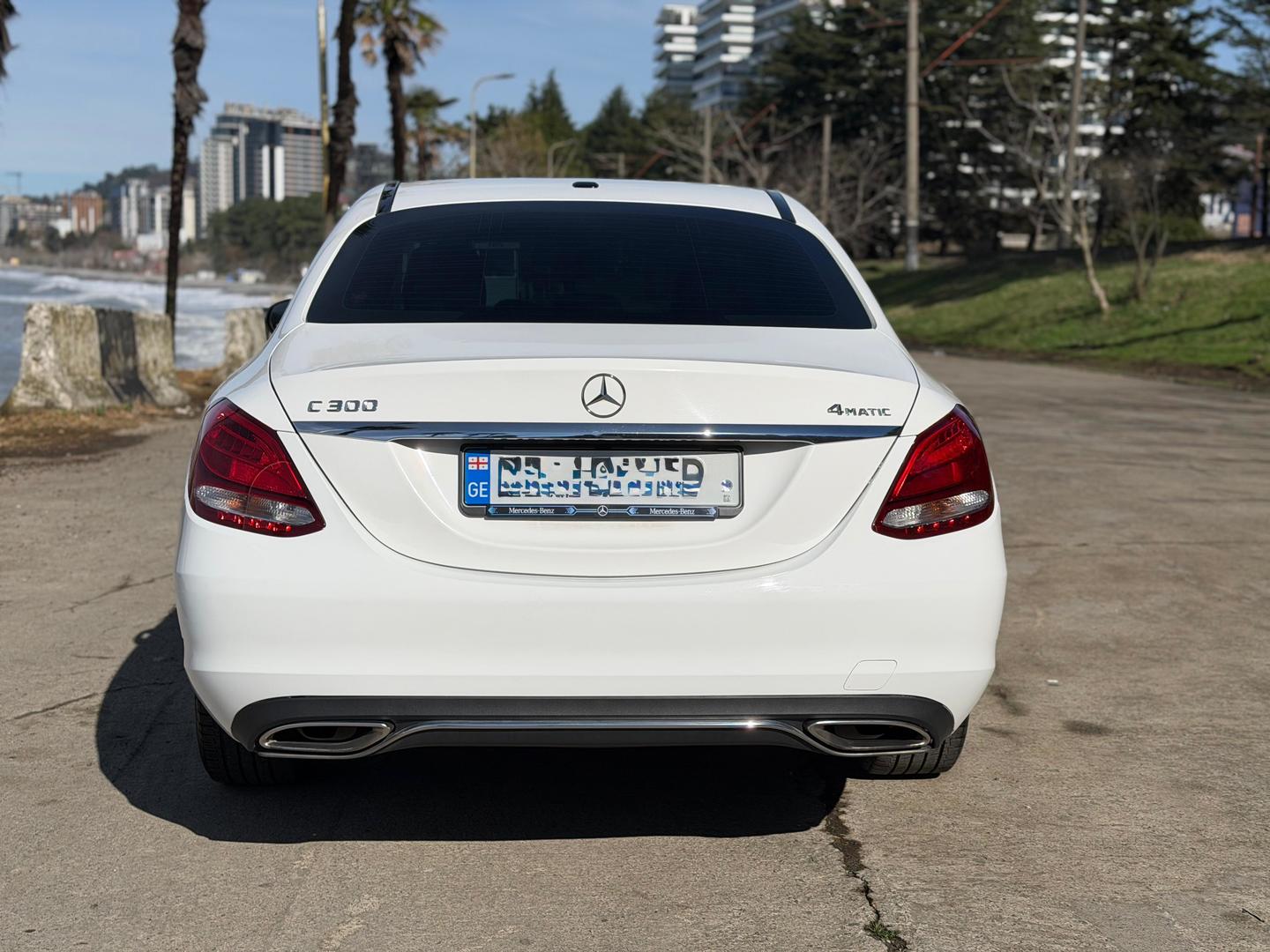 Mercedes-Benz C 300 2015 — photo 2