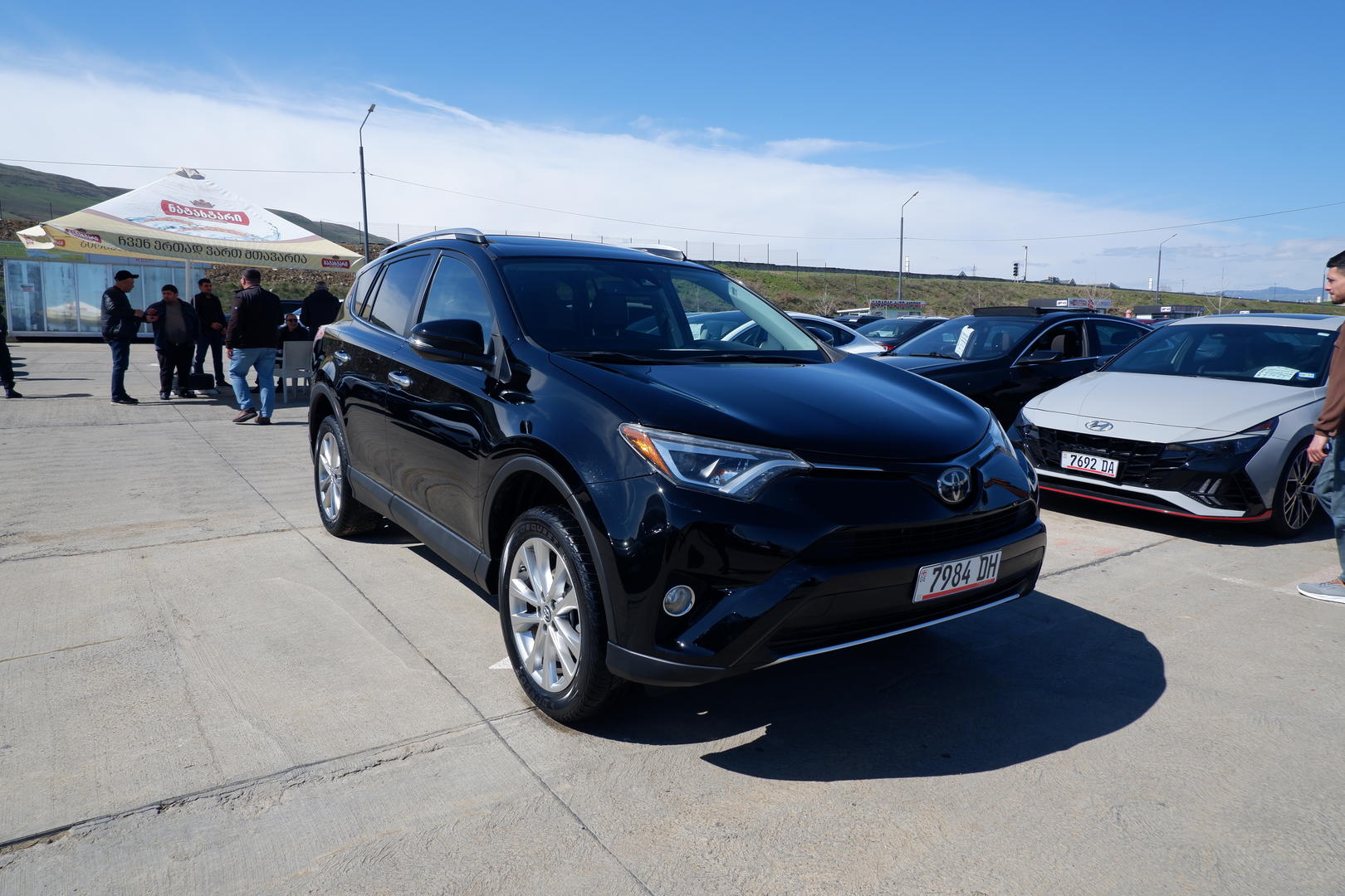 Toyota RAV4 2018 — photo 2
