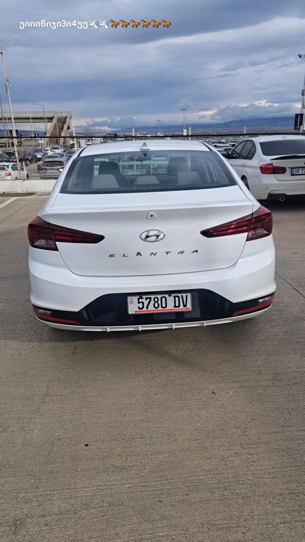 Hyundai Elantra 2020 — photo 2