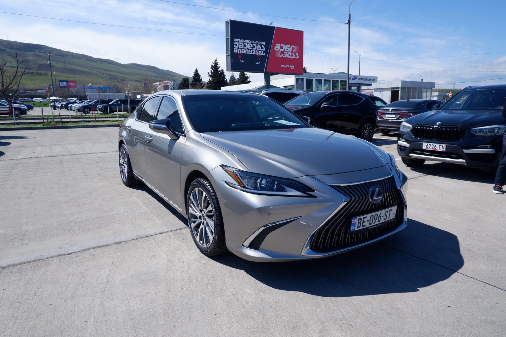 Lexus ES 300 2020 — photo 2