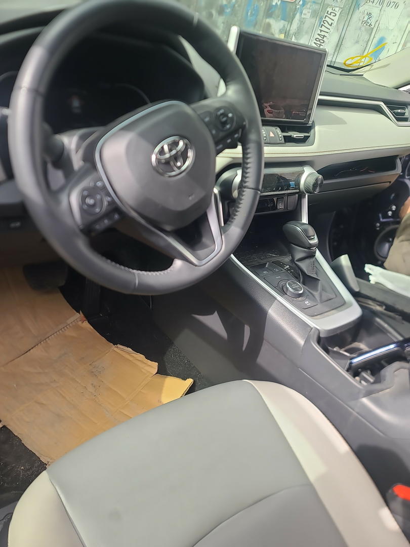 Toyota RAV 4 2023 — photo 2