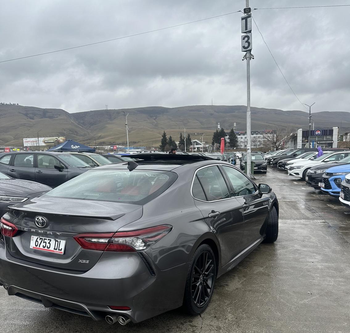 Toyota Camry 2021 — photo 2