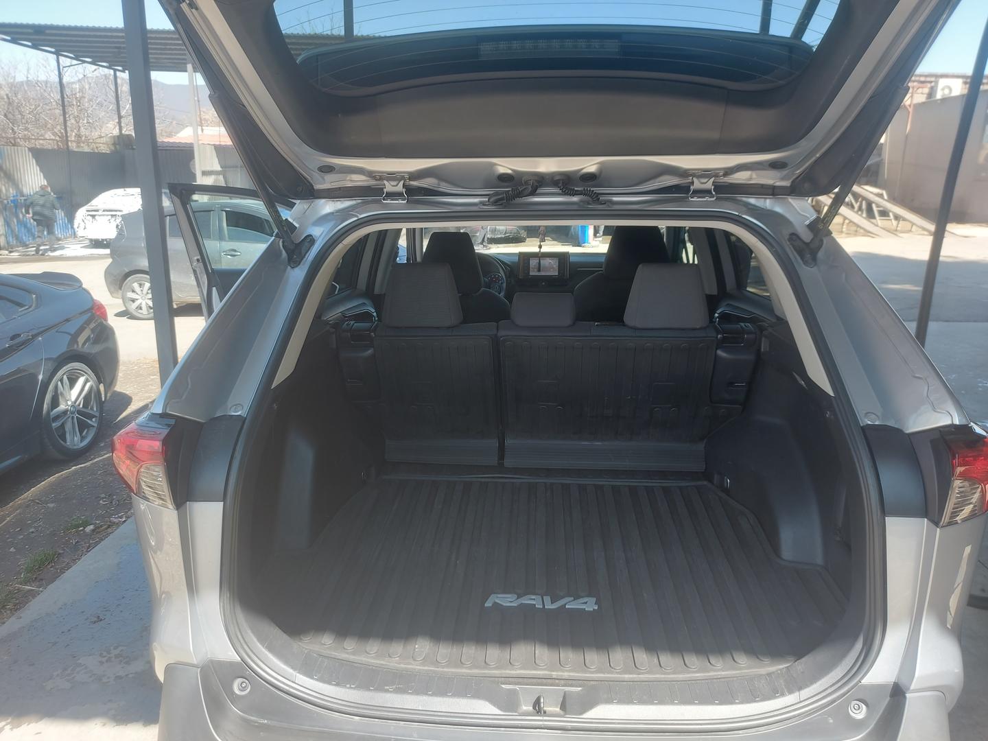 Toyota RAV 4 2022 — photo 2