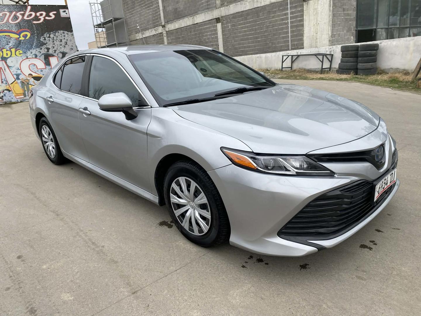 Toyota Camry 2020 — photo 2