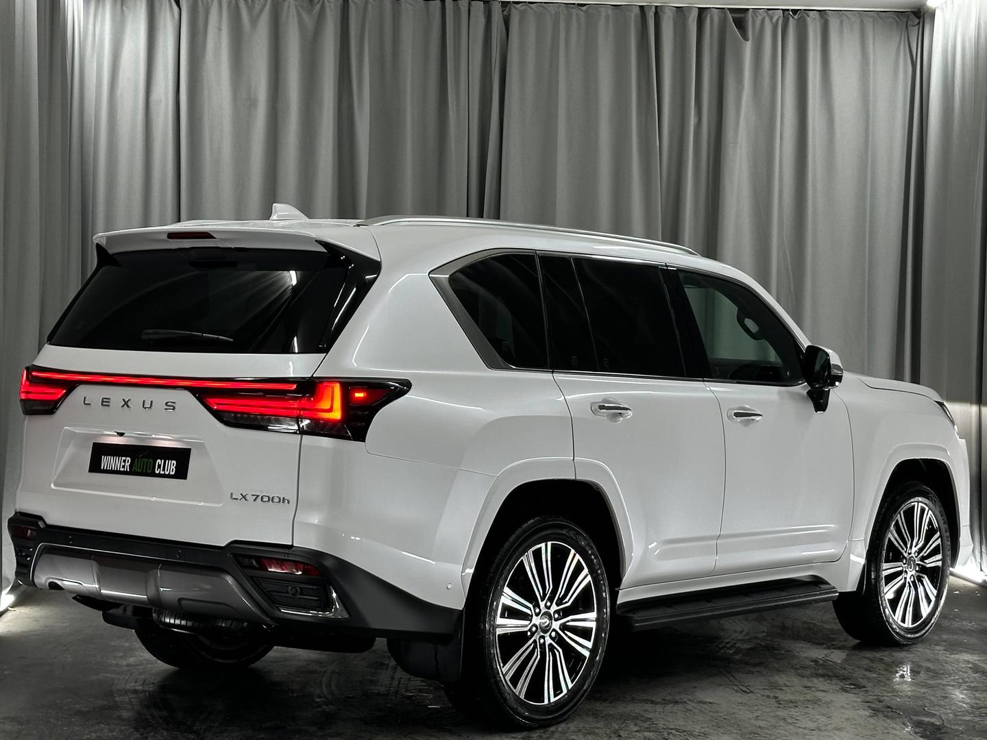 Lexus LX 700h 2025 — photo 2