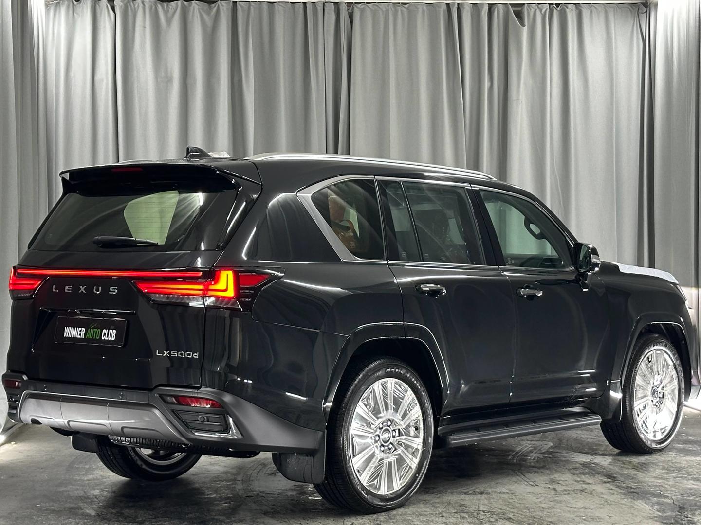 Lexus LX 500 2025 — photo 2