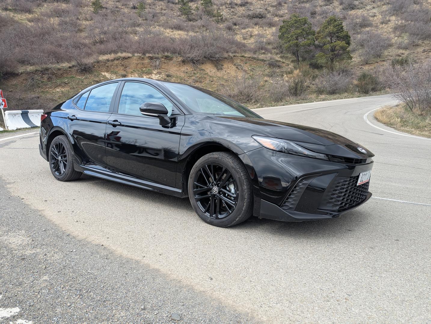 Toyota Camry 2024 — photo 2