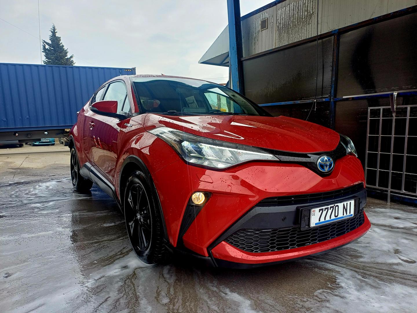 Toyota C-HR 2021 — photo 2