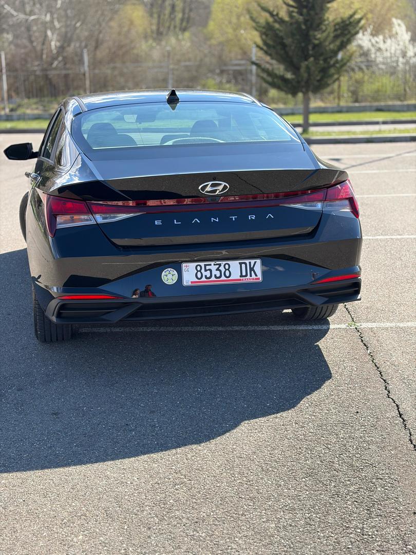 Hyundai Elantra 2021 — photo 2