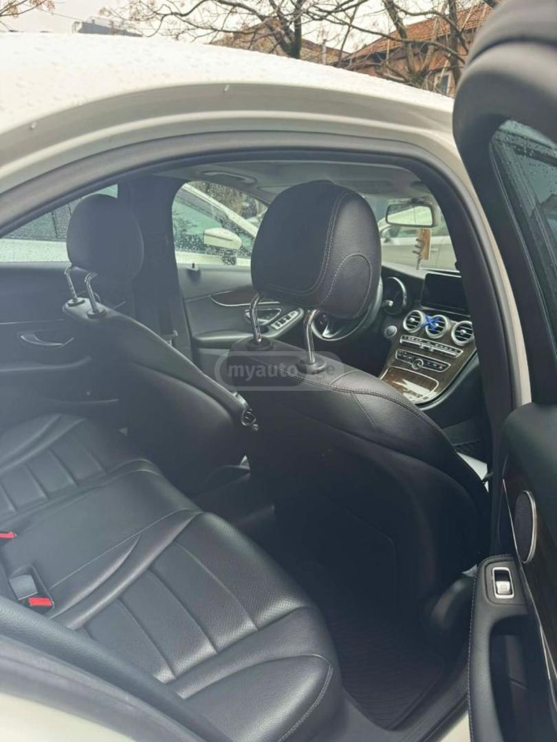 Mercedes-Benz C 300 2017 — photo 2