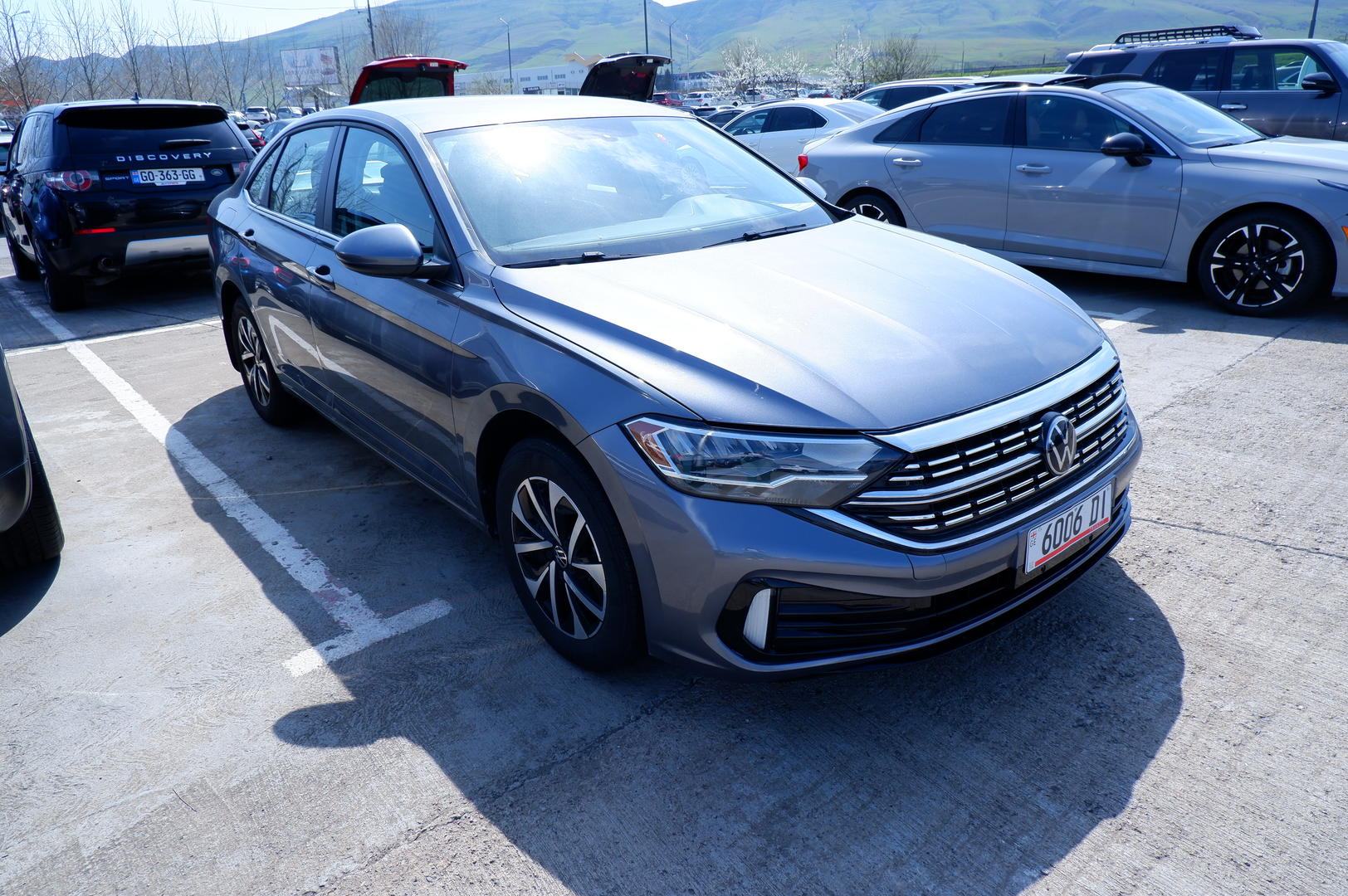 Volkswagen Jetta 2023 — photo 2