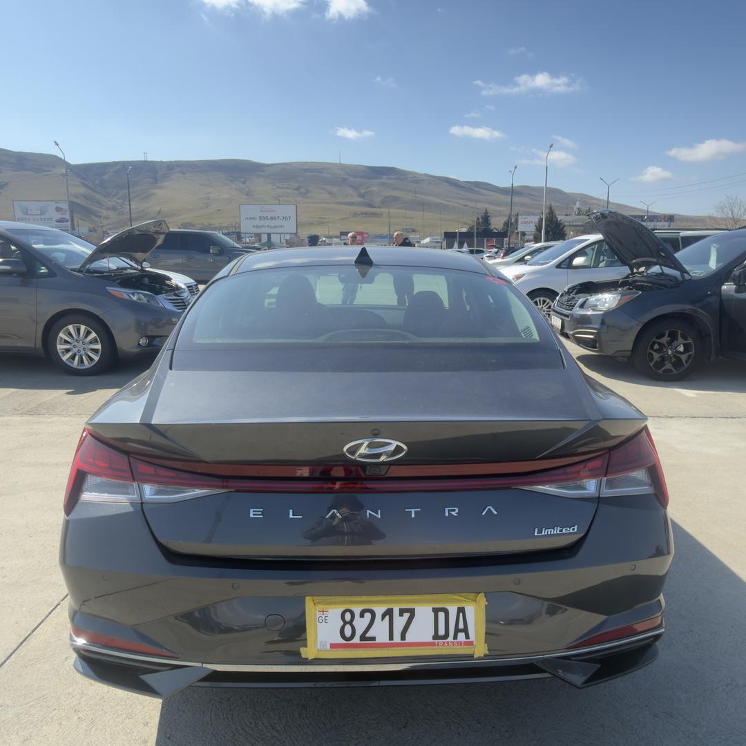 Hyundai Elantra 2022 — photo 2