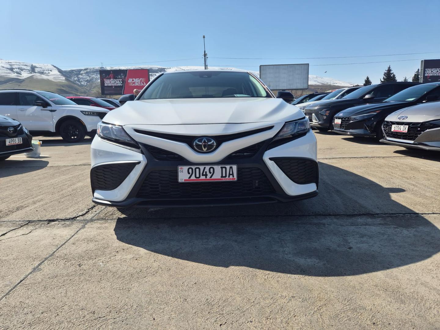 Toyota Camry 2021 — photo 2